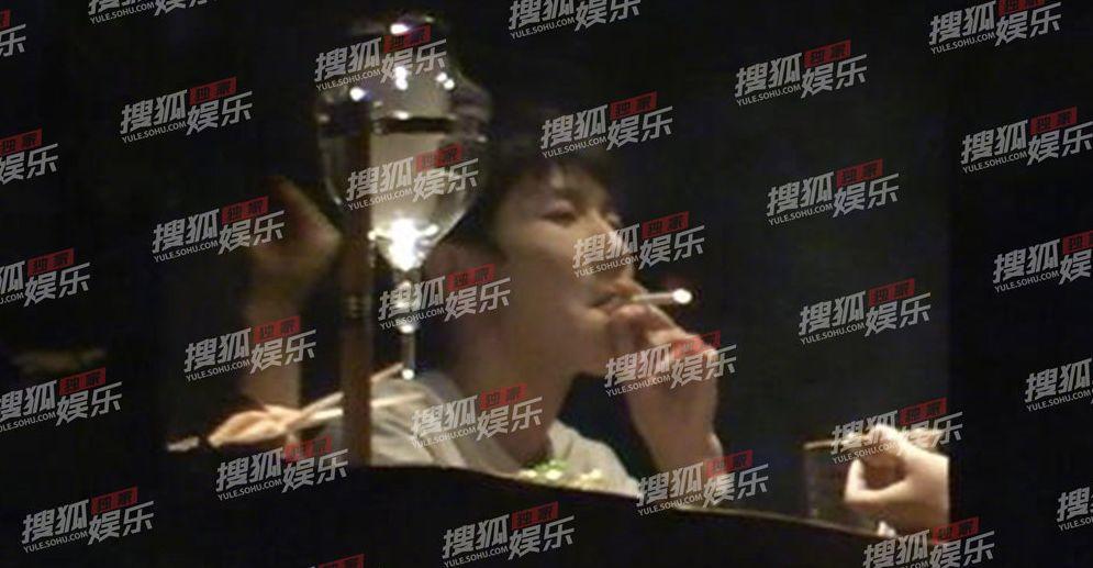 王源最新叼花圖片，時(shí)尚潮流與青春活力的完美融合