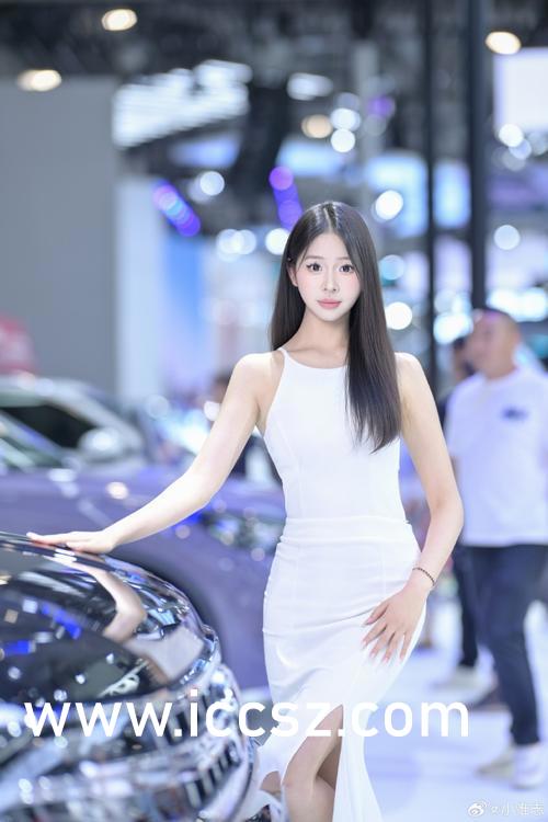 探索美的新篇章，絲襪美腿與花瓣的完美結(jié)合——2017最新時(shí)尚潮流
