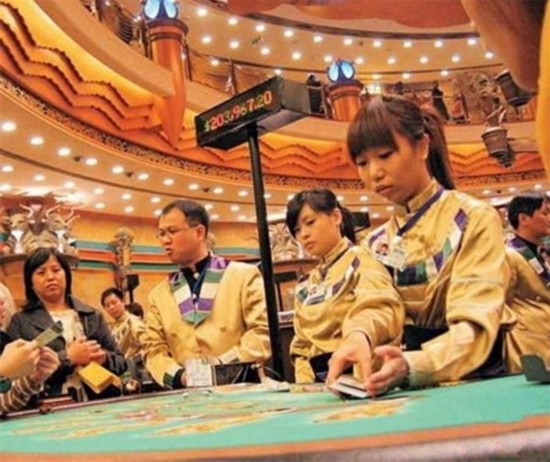 澳門(mén)天天開(kāi)彩大全免費(fèi)，揭示背后的違法犯罪問(wèn)題